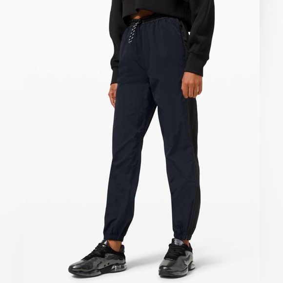 lululemon athletica Pants - Lululemon Evergreen Track Pant in True Navy / Black Size 8